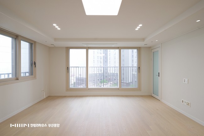 부산 금정구 구서동 구서SK뷰 30평 아파트 인테리어 주방 구조 변경으로 편안한 공간