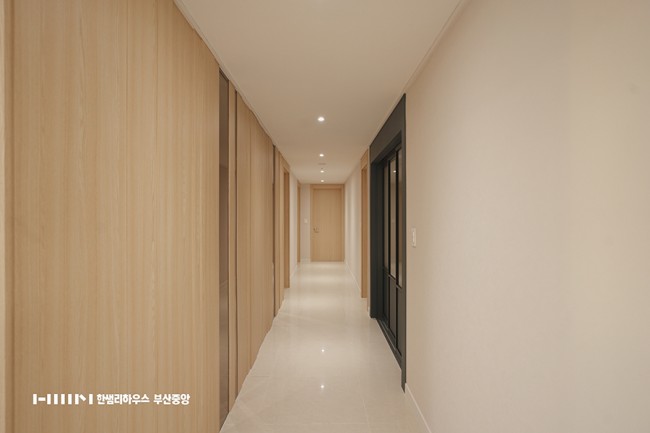 부산 화명롯데캐슬카이저 43평 아파트 인테리어 내추럴 우드 디자인