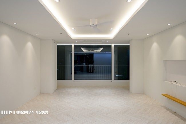 부산 동래우성아파트 49평 한샘 히든도어와 맞춤 가구로 완성한 미니멀 인테리어