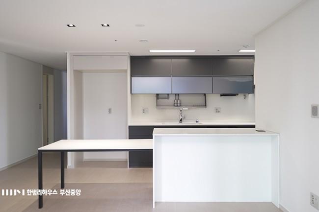 연지래미안 어반파크 부분 리모델링, 개방감이 느껴지는 주방 구조변경